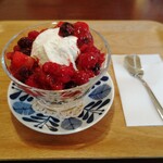 カフェ ベルク - ベリーのパフェ