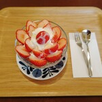 カフェ ベルク - 喜茂別産　いちごパフェ