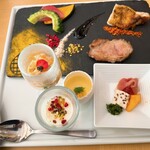 ブッフェアンドカフェ スロープサイドダイナー ザクロ - 