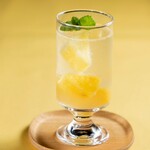 カフェ・スコーラ - 季節のフルーツドリンク