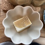 里芋と蜂蜜 - 胡麻豆腐