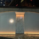 261728186 - 