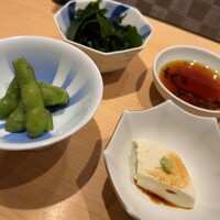 鮨結う翼 - 枝豆　峰岡豆腐　ワカメ　ポン酢