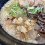 ラーメン若大 - スープこってり（背脂）