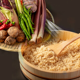 シャリには京都丹後米、お浸しや煮物には京野菜を使用