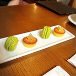 赤坂プリンス クラシックハウス - 通常のフェアでは提供されていないという、スイーツ……………マカロンもミニケーキも、ほっぺがとろけました。アフヌンで本来出されているそうです。