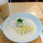 春水堂 アミュプラザ博多店 - レモン豆乳スープ涼麺と香醇ミルクティー