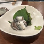 楽々 - 小肌。抜群に美味しいです。