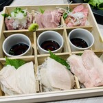 めしや因すけ - 左から、にら醤油、かき醤油、にんにく醤油に付けていただきます♡どのお肉も柔らかくて美味しい(*´∀`)♪