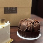 LESS by Gabriele Riva & Kanako Sakakura - 