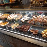 エミリー・フローゲ - 店舗内のショーウインドウです！