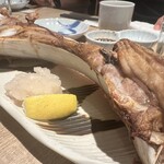 吟醸マグロ - 迫力のマグロカマ焼き