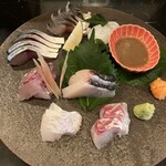 博多味処 灯 - 刺身盛り合わせに鯖を併せてもらいました