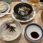 まわる寿司　博多魚がし - ちょっと1杯セット小鉢（太刀魚あぶり？とマグロの山かけ）