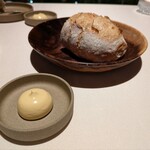 無垢の音 - 自家製ブレッド with 自家製バター （絶妙な風味とクリーミーさ！）