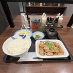 松屋 - 料理写真:◾️鶏のバター醤油炒め定食¥880
◾️山形だし¥100
　※ご飯は特盛まで無料
　※キャッシュレス決済可能