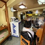 富士 - 入り口から見た店内