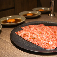 USHIGORO S. SHINJUKU - トリュフとザブトンのすき焼き