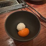 恵比寿焼肉　kintan - すき焼きの卵とご飯