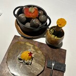 ラ・ヴァガボンド - 北海道　雲丹　チップス　海苔　チーズ
      鱧のベニエ　イベリコ豚のチョリス　フィンガーライム
      コルネ　コリンキー　長崎鯵