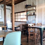 炭焼き ミンナミ食堂 - 店内