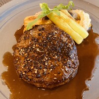 サラマンジェ ド ヨシノ - 岩手県産門崎牛のステークアッシェ　ソース ポアブル