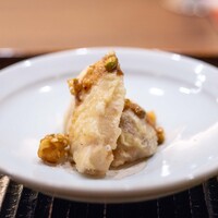 鎌倉 北じま - 2024.9 バショウカジキと無花果の天ぷら ナッツ醤油掛け