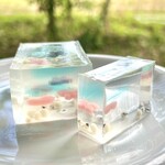 亀屋良長 - 清々しい水の中をそのまま食べてしまうイメージ。