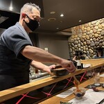 mare 八饗 - 掛け声に合わせていくらを乗せてくれます