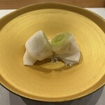 mare 八饗 - マスカットと白あんの求肥包み