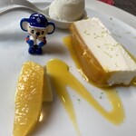 リストランテ プレーゴ - 黄色と青のコントラストが素晴らしい