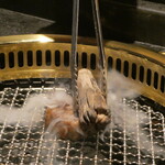 日本焼肉はせ川 別亭 - 備長炭で焼き付け