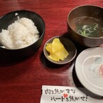 炭火焼肉 福わらひ2 - ライス、スープ、小鉢はおかわりOK