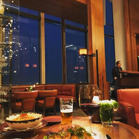 ザ タヴァン グリル＆ラウンジ - 