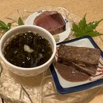 鮨あら井 - 岩もずく、ブリ、さんまと肝あえ