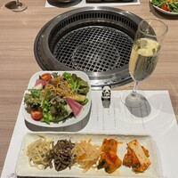 近江うし 焼肉 にくTATSU 青山本店 - 