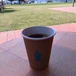 ブルーボトルコーヒー - 海の見えるテラスでおいしいコーヒーを。