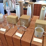 ブルーボトルコーヒー 豊洲パークカフェ - グッズもいろいろとあります。