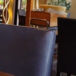 BISTY - パルミジャーノレッジャーノは大きな塊から削ります。