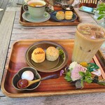 GAFLO CAFE by Flower FIELD - Flower Field Plate – August 2024