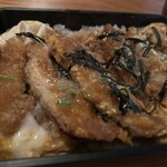 とんかつ かつせい - ロースかつ定食より薄めのかつが卵とじの味付けとバランスよく美味しいです。