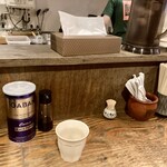 西中島 光龍益 - 卓上は胡椒のみ