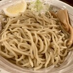 西中島 光龍益 - 中細の褐色の麺