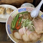 いせのじょう - 辛口ラーメン、チャーシュー1,300円、焼餃子400円