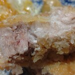 とんかつ肉料理 吉岡 - お塩で。
      以外や以外、美味しい。
      肉のコクがまろやかになる。脂がめちゃくちゃノっている。
      中山美穂並にw