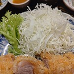 とんかつ肉料理 吉岡 - キャベツ