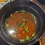 とんかつ肉料理 吉岡 - 赤出し。
      少し塩辛かった。。