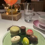 銀座 レカン - マカロンとナッツ入りのショコラがおすすめ