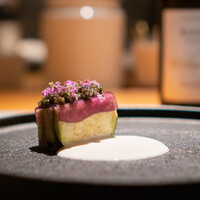 Metis 六本木 - 高和県産天然縞鯵昆布締 泉州水茄子 ストラッチャテッラ フランス産オシェトラキャビア