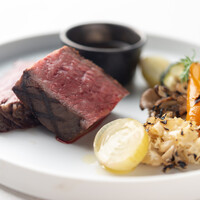 7/1～◆平日【レストランバー】《カフェフリーフロー付き》特製デリと選べるピッツァ・パスタ・メイン